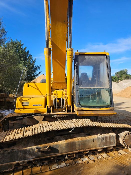 Escavadora giratória komatsu