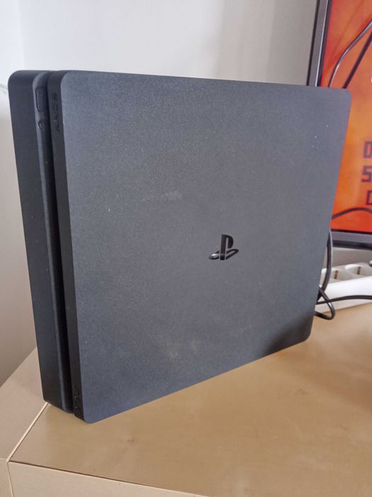 PlayStation 4 Slim (Descrição)