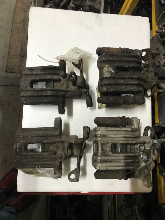 Суппорт супорт задній Volkswagen Passat B5 \ Skoda SuperB \ Audi A4 B5