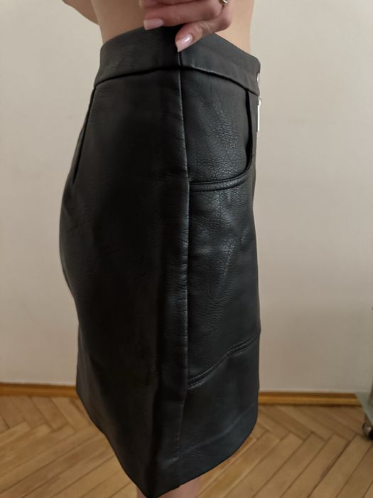 Продам шкіряну спідницю