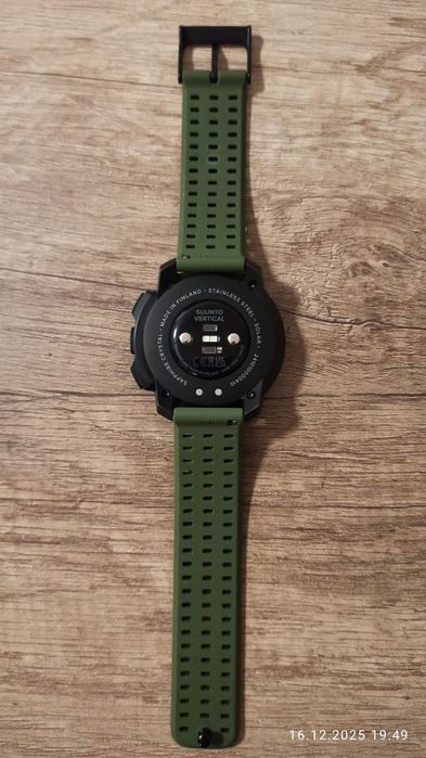 Suunto vertical solar