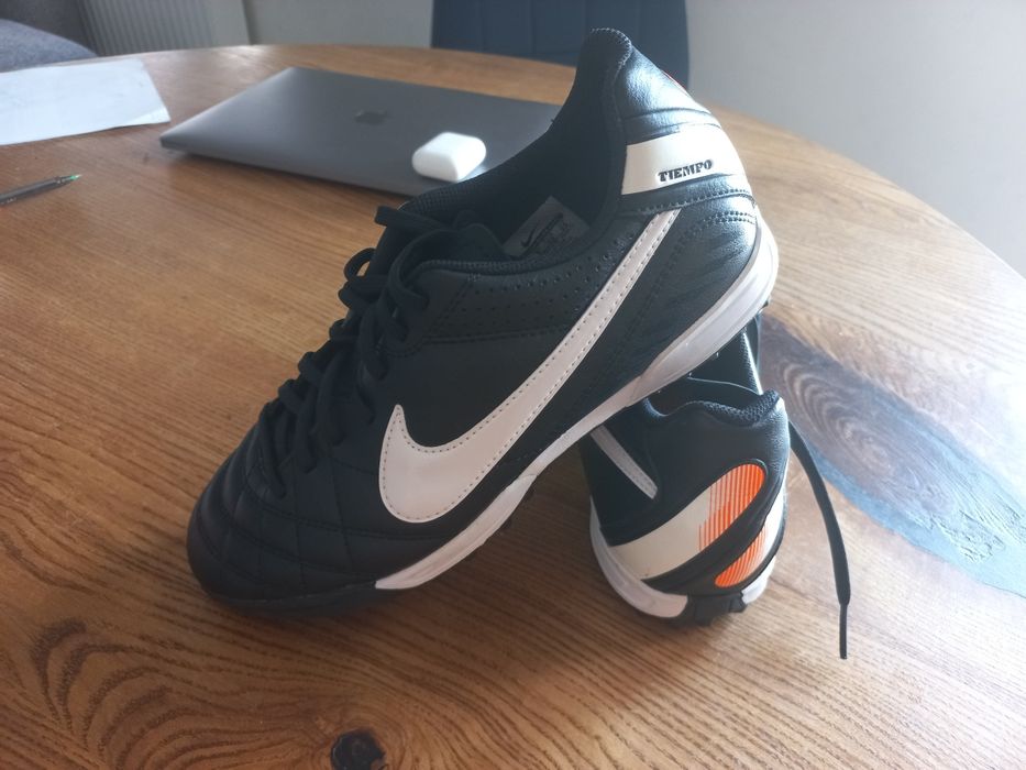 сороконіжки кросівки Nike 35,5 / 24, 5см