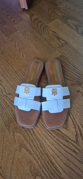 Tommy Hilfiger слайди