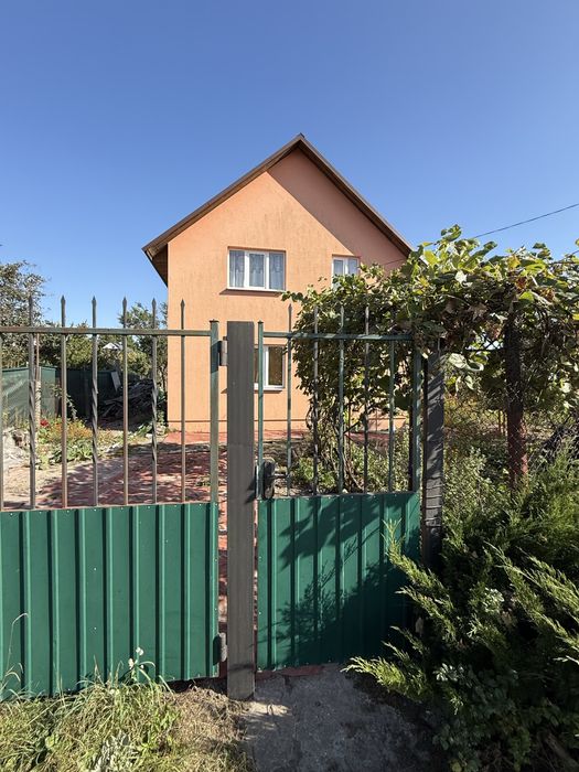 Дача біля озера , новобудова , частковий ремонт