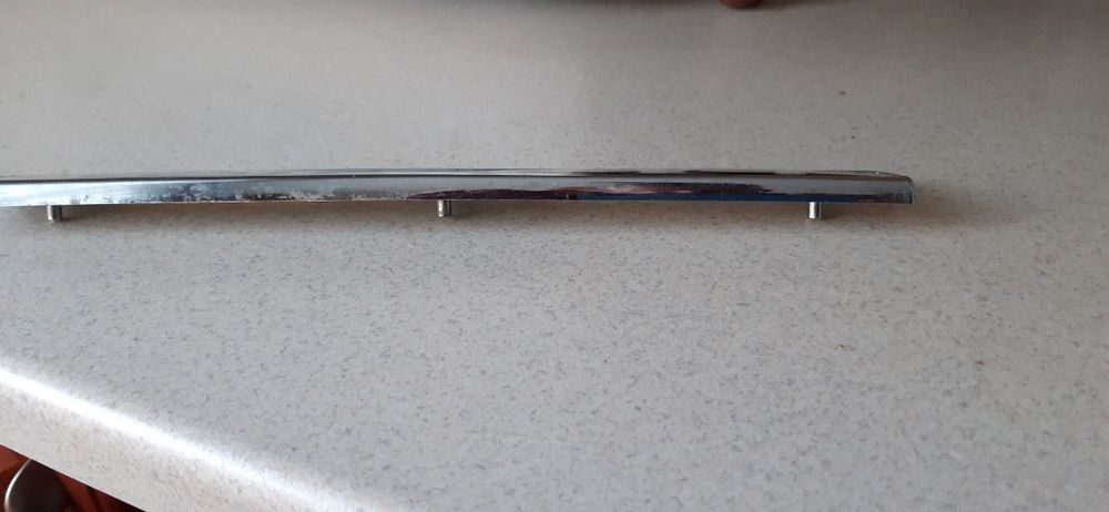 Tabliczka z nazwą marki.