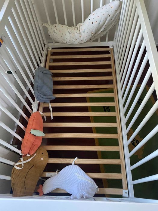 Cama de grades para bebé com colchão