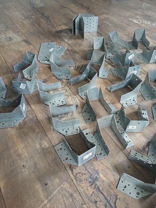 Uchwytu do belek i gwozdzie sruby