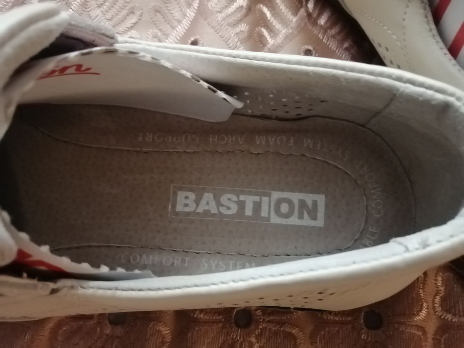 Нові літні шкіряні чоловічі туфлі мокасини марки Bastion