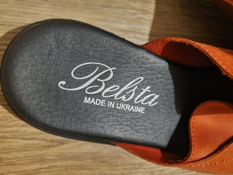 Нові шкіряні шльопанці, розмір 39