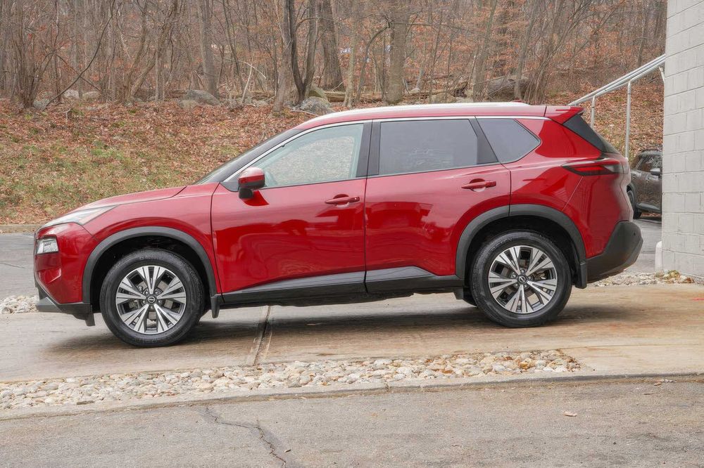 Nissan Rogue SV      2023