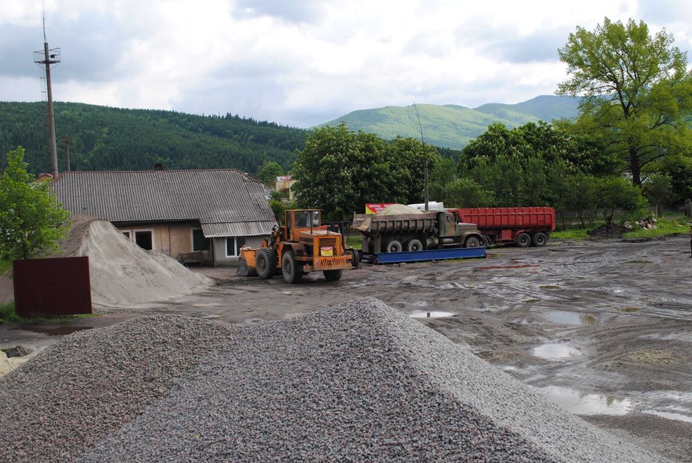 Оренда  ділянки з приміщеннями під бізнес у м. Сколе