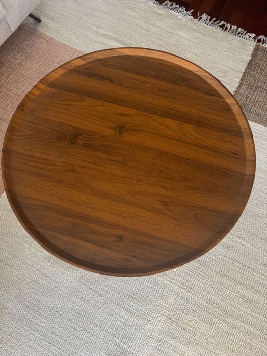 Set of 2 coffee/side tables with wooden tabletops.64739085673347121