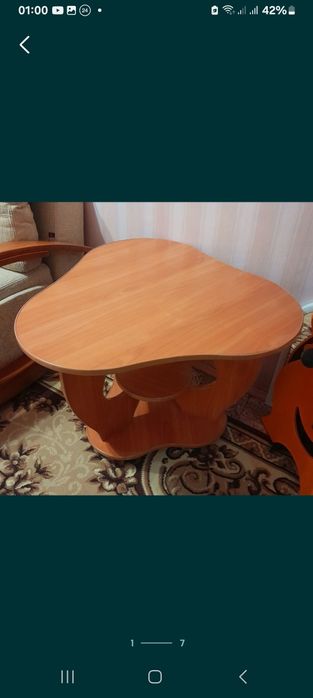 Журнальный столик на колесиках,.