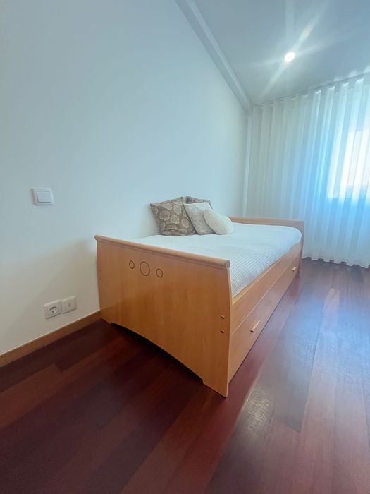 Conjunto de cama e cómoda