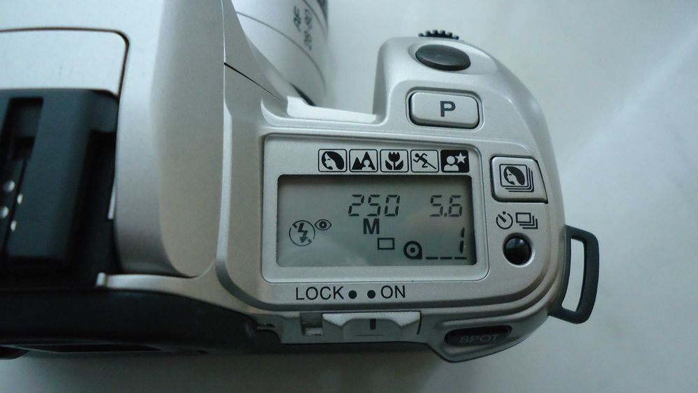 Плёночный фотоаппарат Minolta 404si Dynax