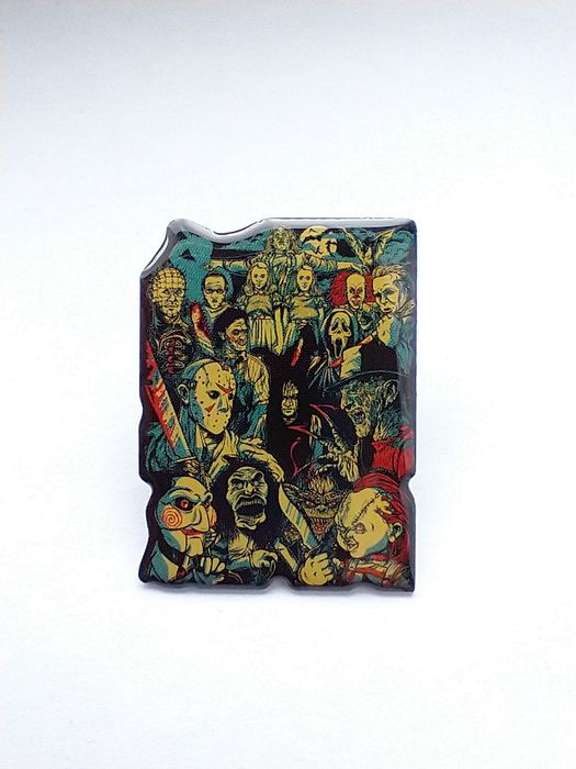 Pin pins przypinka wpinka broszka postacie z horrorów Freddie chucky