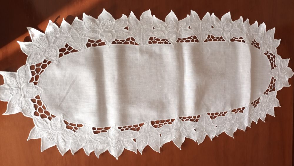 Napron em linho bordado