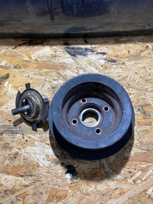 Шків шкив коленвала з вінцем Mitsubishi L200 Митсубиси Л200 4D56U