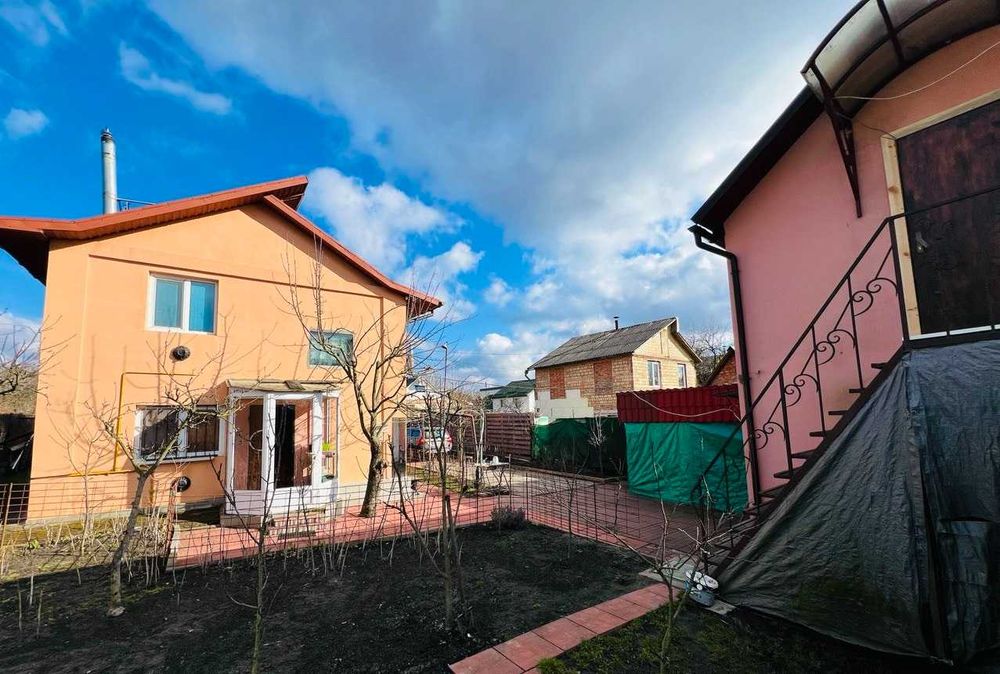 Круглик. Продам жилий дім. Газ,камін,баня. Ліс,озеро. м.Теремки 10хв