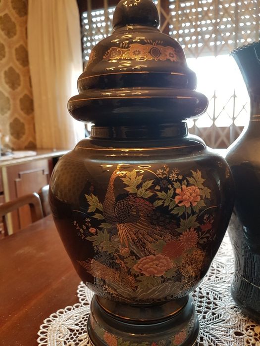 Jarroes pretos pintados