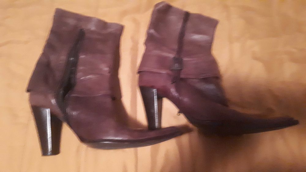Botas de pele castanhas