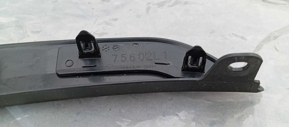 Молдинг колесной арки TOYOTA 75602WY010 LC300