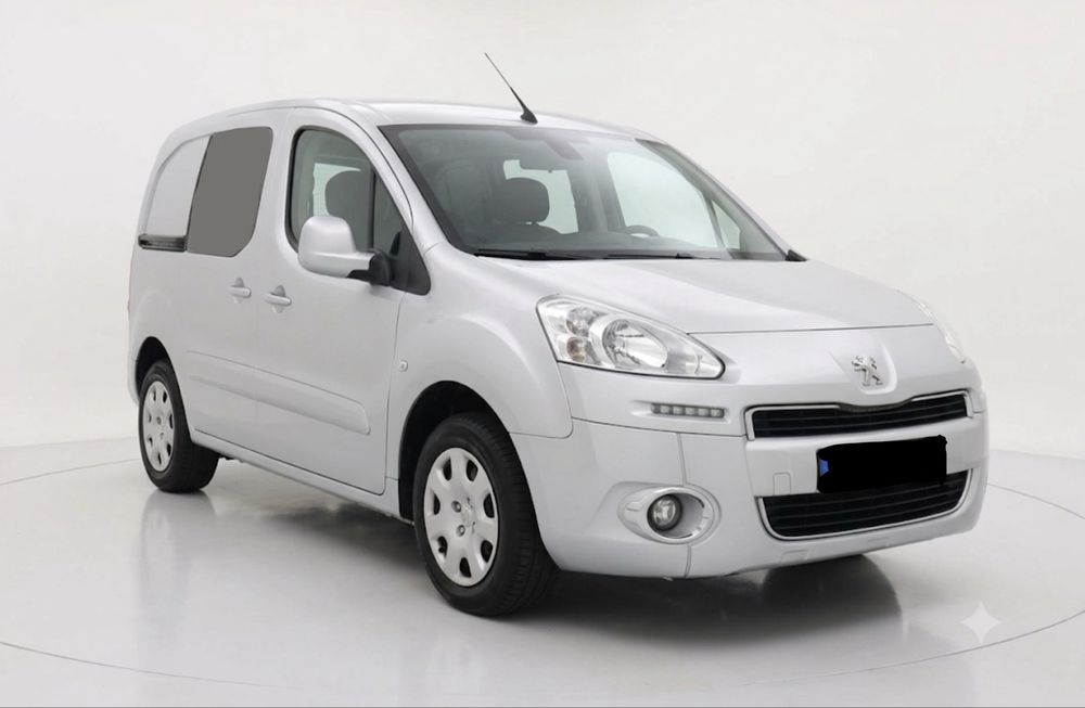 VW Crafter 2016 com cortina e plantaforma elevatoria.