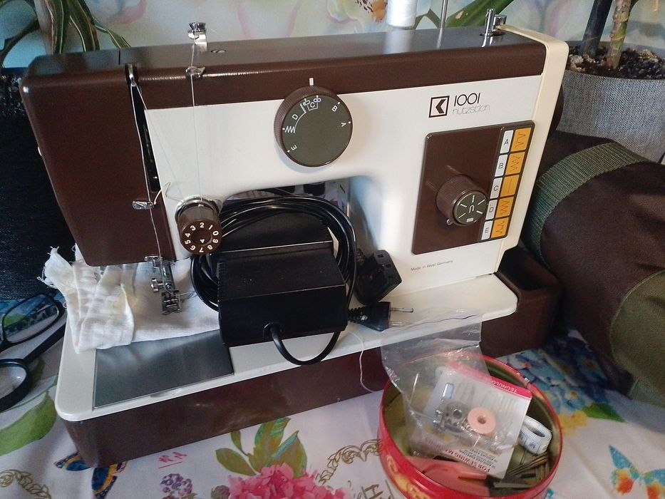 Швейна машинка з єлектро приводом