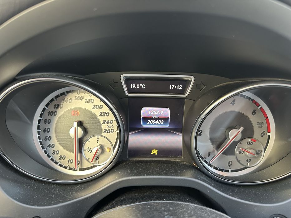 Mercedes Cla 180d URBAN  Aceito retomas