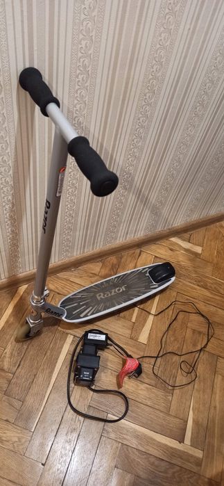 Електросамокат Razor