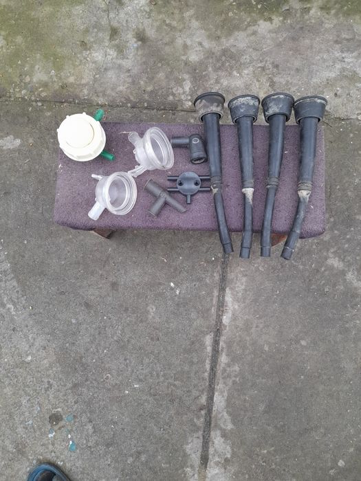 Подам запчасті до доїльного апарата.