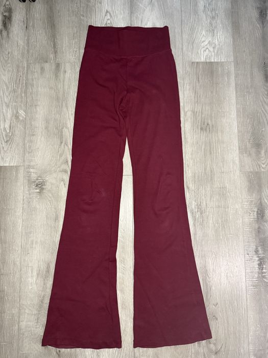 Бордові штани кльош Bershka