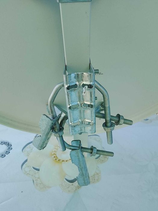 vendo esta parabólica completamente nova com o LNB de 4 saídas.