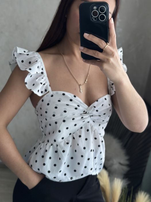Красивий топ в горошок
