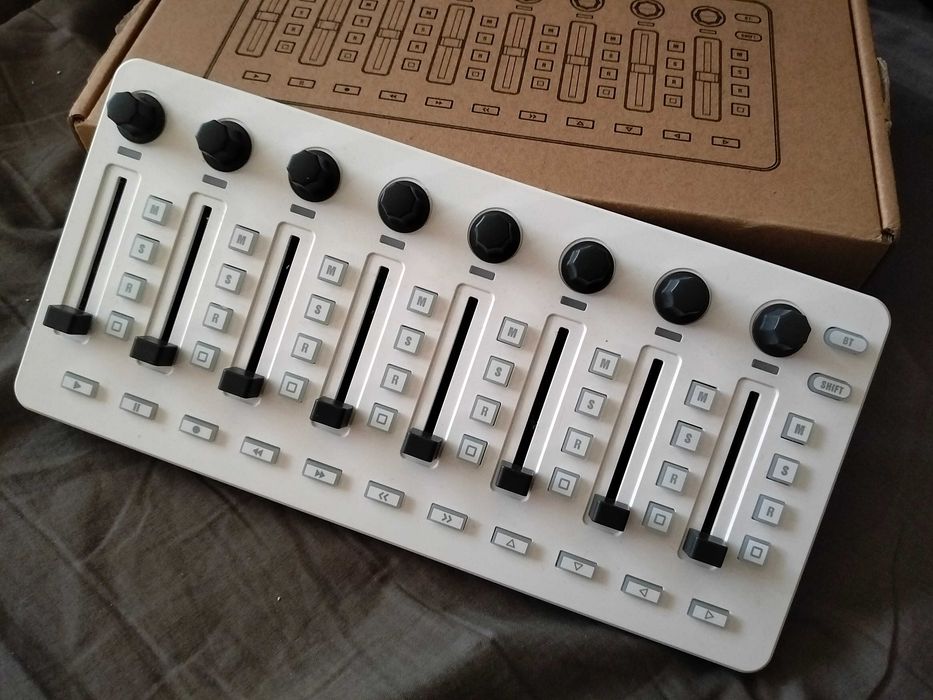 Nowy kontroler mixer daw mvave smc mixer midi usb.