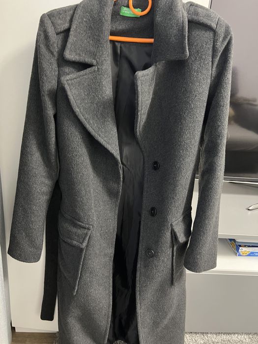Пальто Benetton.