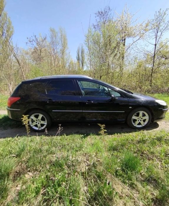 Машина Peugeot 407