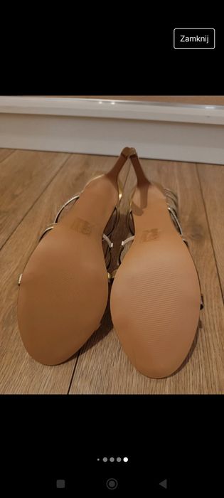 Złote sandały na obcasie