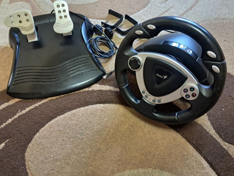 Ігровий руль, педалі