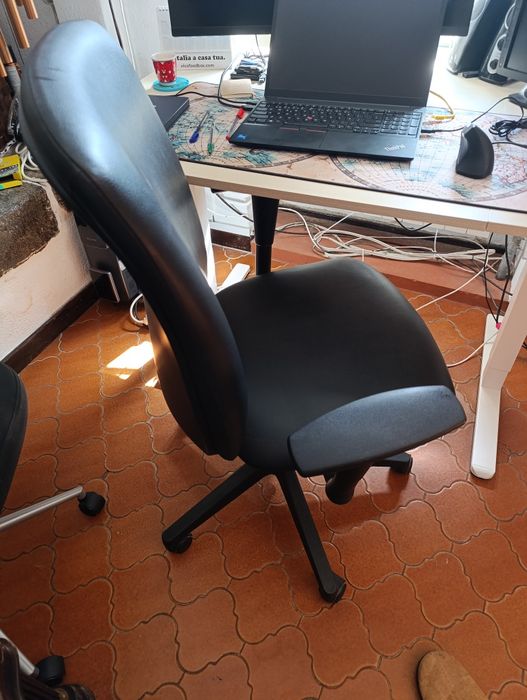 Cadeira escritório ergonómica giratória de pele
