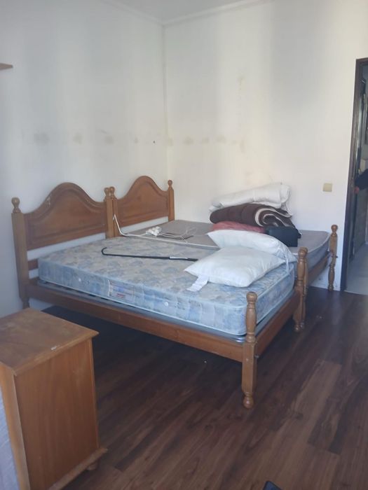 Quarto mobiliado com varanda