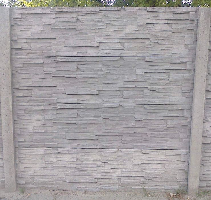 Залізобетонний забор, паркан. Огорожі. Ворота. Бетонні стовпи.