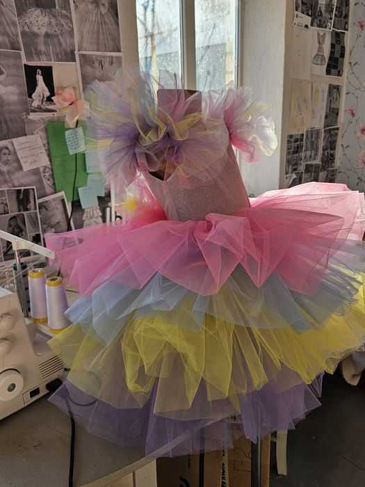 Сукня радуга на свято весни різнокольорова пишна блискуча поні весна