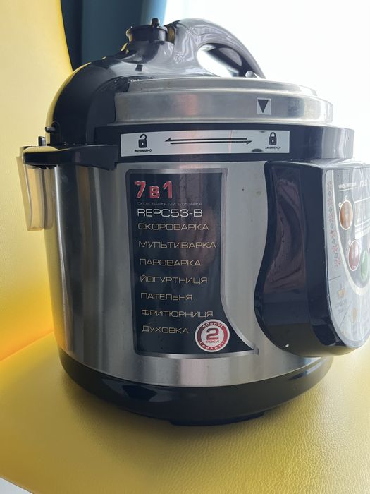 Продам Мультиварку б / у в гарному стані!!