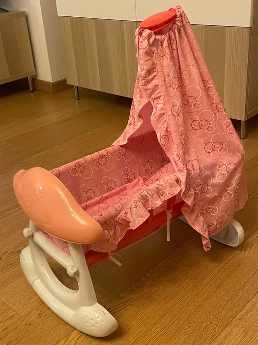 Cama de baloiço para boneca