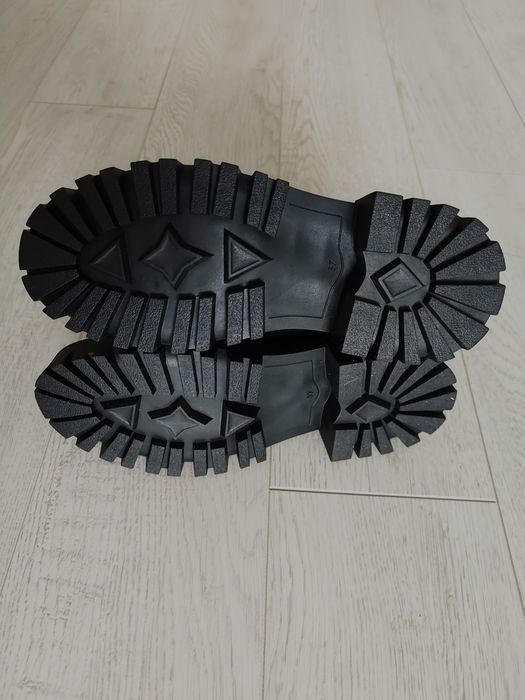 Продам Челсі Мако   зима  37 розмір