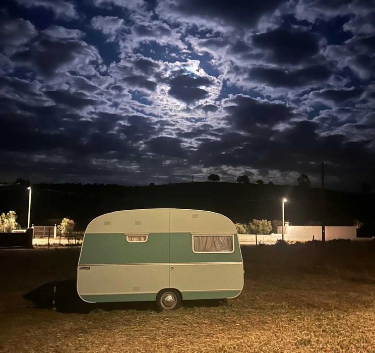 Para venda até final de Setembro. Caravana Vintage muito rara - Cygnet 12 com 50 anos