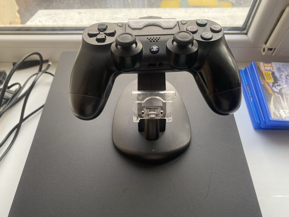 Ps ( play station) 4 pro 1 tb