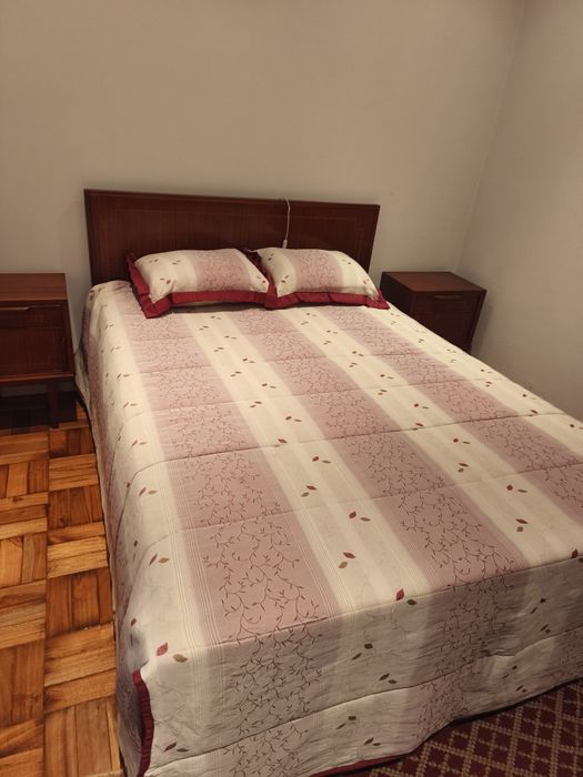 Cama e colchão/ cama de casal