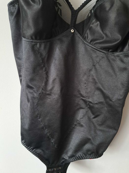 Triumph Piękne czarne body eu 95 cup B GB42
